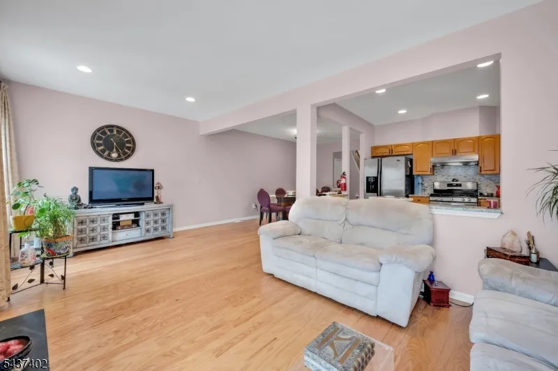 286 Summerhill Dr Parsippany-Troy Hills, NJ 07950