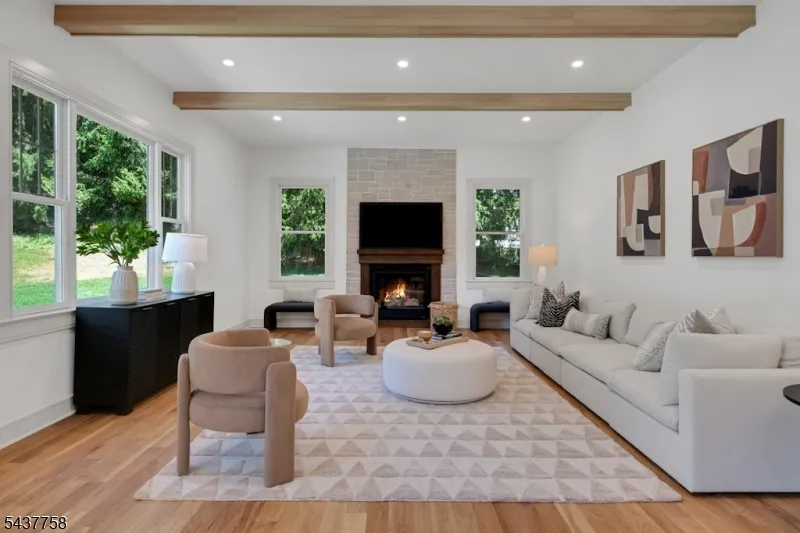 51 Brookside Ter North Caldwell, NJ 07006