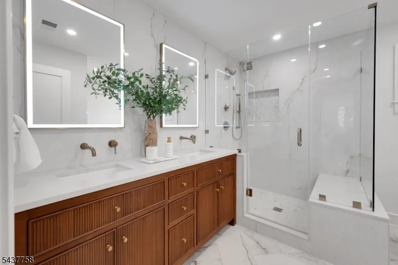 51 Brookside Ter North Caldwell, NJ 07006