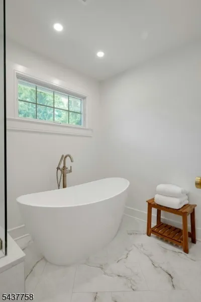 51 Brookside Ter North Caldwell, NJ 07006