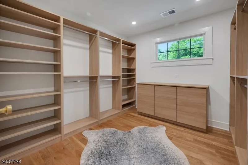 51 Brookside Ter North Caldwell, NJ 07006