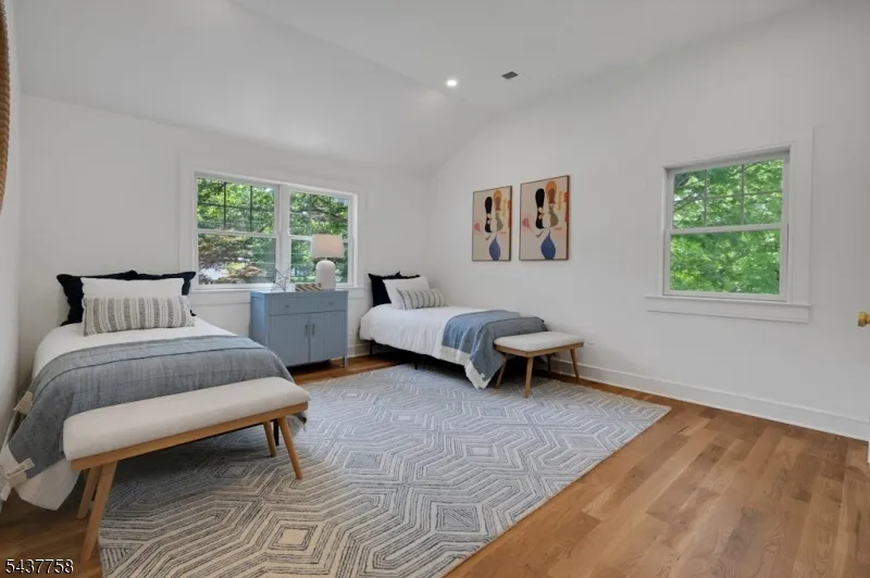 51 Brookside Ter North Caldwell, NJ 07006