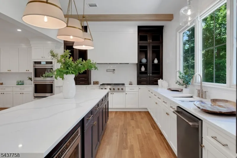 51 Brookside Ter North Caldwell, NJ 07006