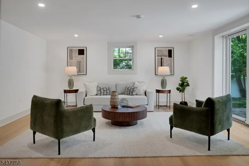 51 Brookside Ter North Caldwell, NJ 07006