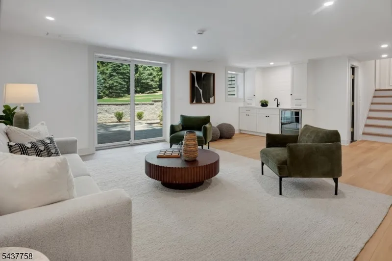 51 Brookside Ter North Caldwell, NJ 07006