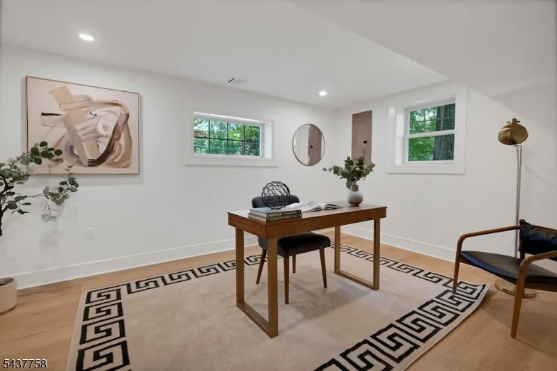 51 Brookside Ter North Caldwell, NJ 07006