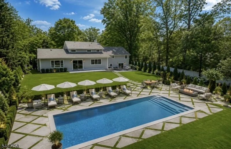 51 Brookside Ter North Caldwell, NJ 07006