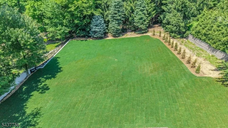51 Brookside Ter North Caldwell, NJ 07006