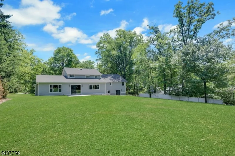 51 Brookside Ter North Caldwell, NJ 07006