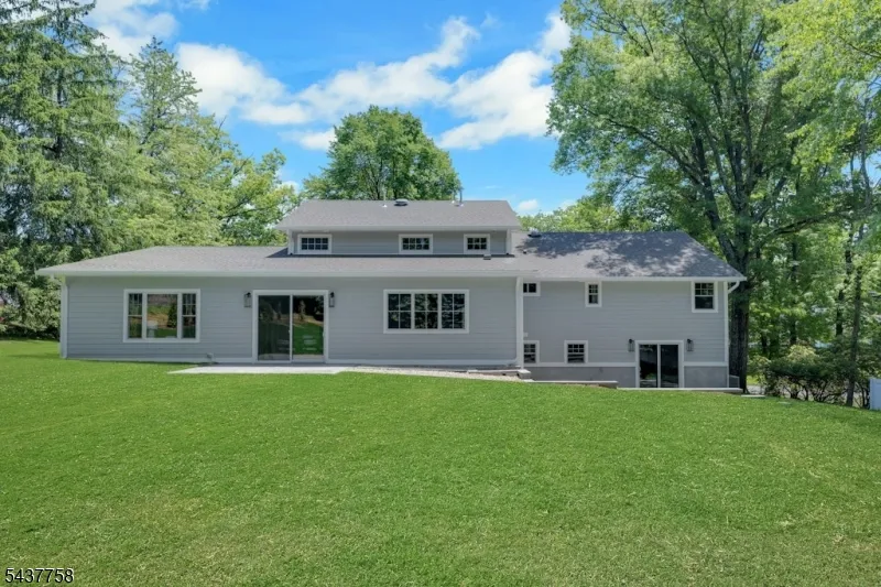 51 Brookside Ter North Caldwell, NJ 07006