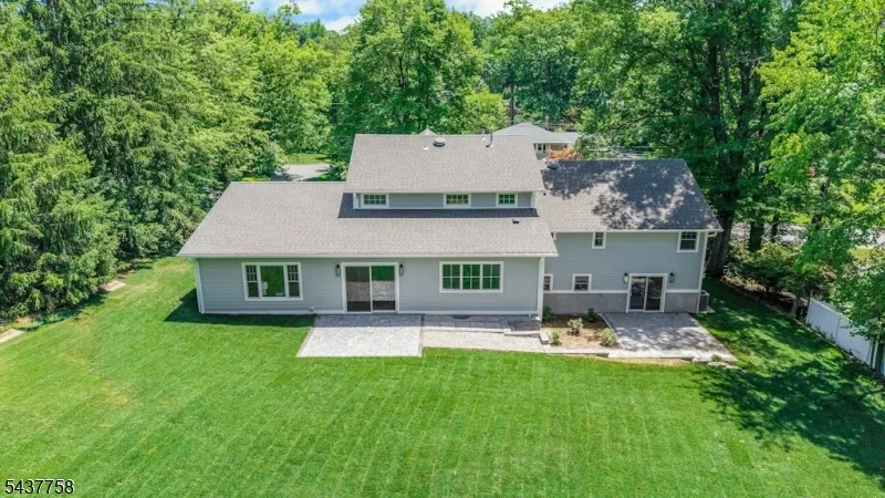 51 Brookside Ter North Caldwell, NJ 07006