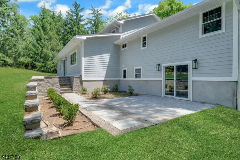 51 Brookside Ter North Caldwell, NJ 07006