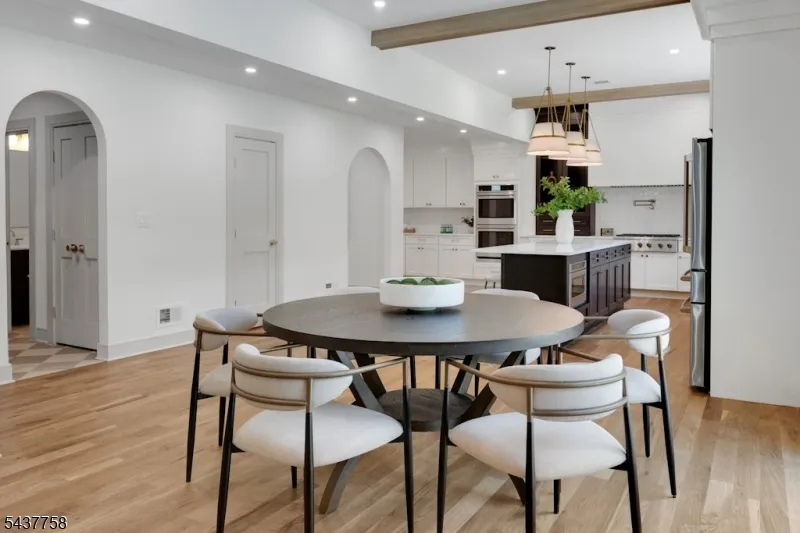 51 Brookside Ter North Caldwell, NJ 07006