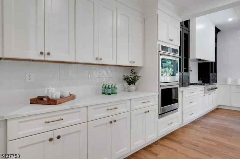 51 Brookside Ter North Caldwell, NJ 07006