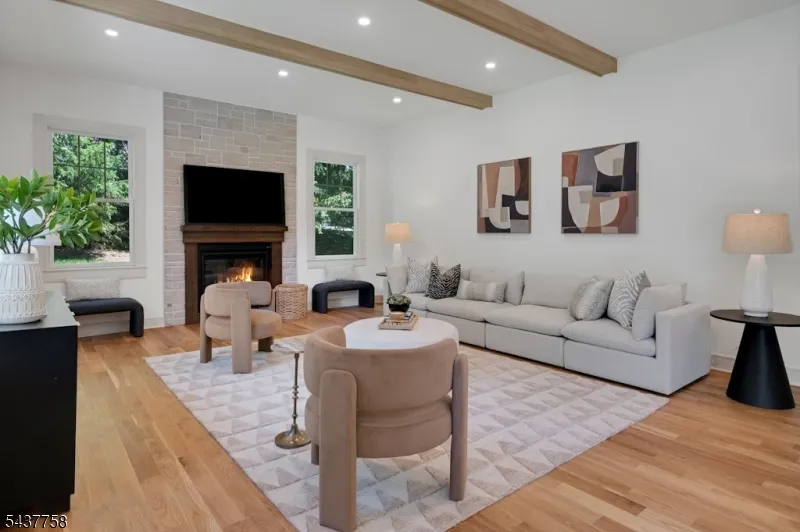 51 Brookside Ter North Caldwell, NJ 07006