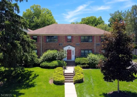 9 West Ct #2B Unit 2B