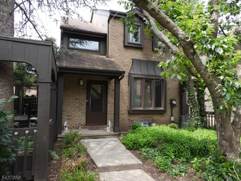 41 Riverbend Dr North Brunswick, NJ 08902