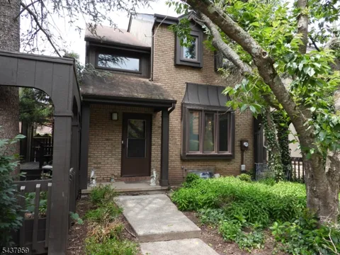 41 Riverbend Dr