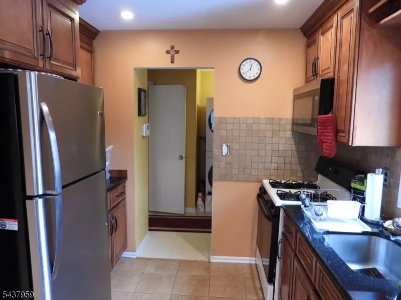 41 Riverbend Dr North Brunswick, NJ 08902