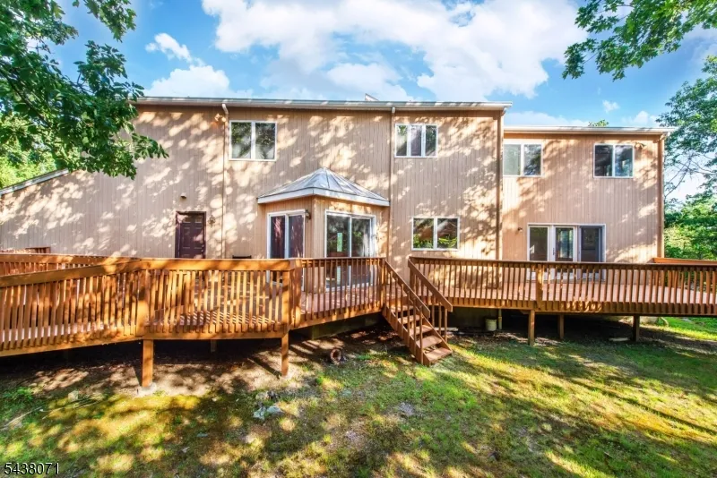 25 Wood Chase Ln Kinnelon, NJ 07405