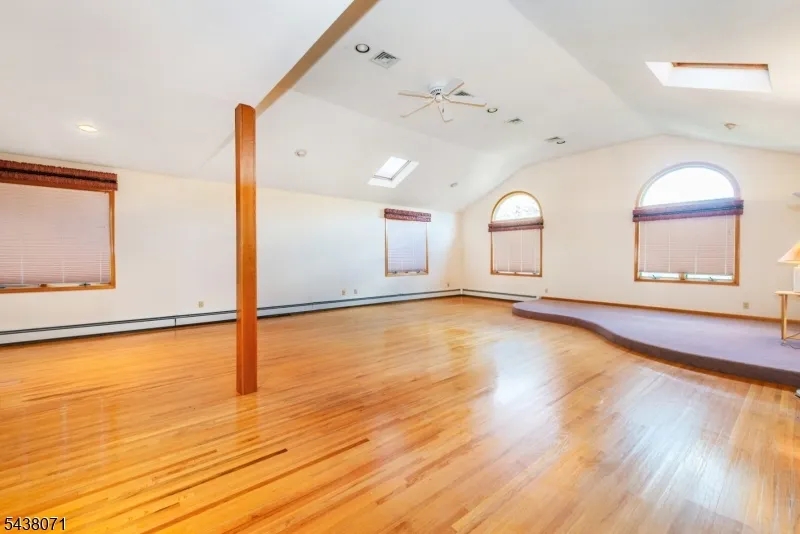 25 Wood Chase Ln Kinnelon, NJ 07405