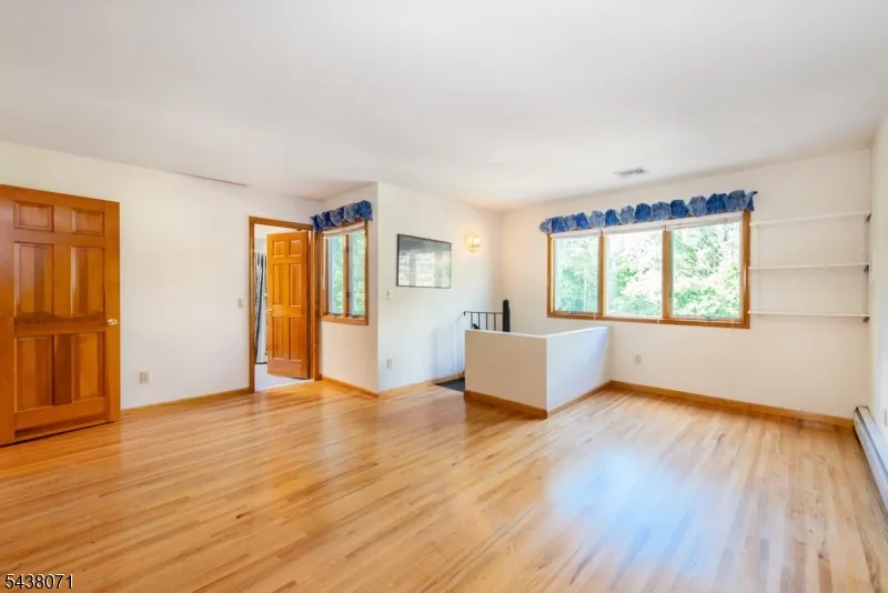 25 Wood Chase Ln Kinnelon, NJ 07405