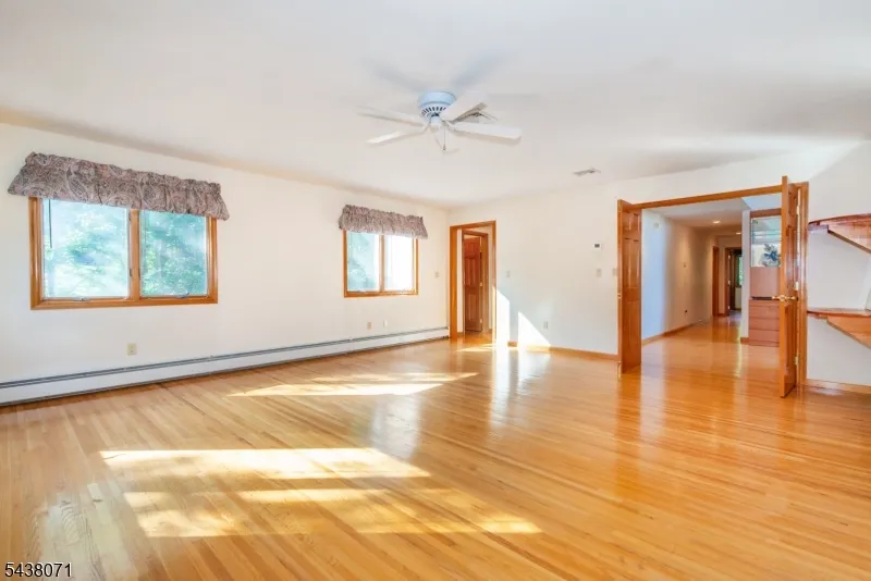 25 Wood Chase Ln Kinnelon, NJ 07405