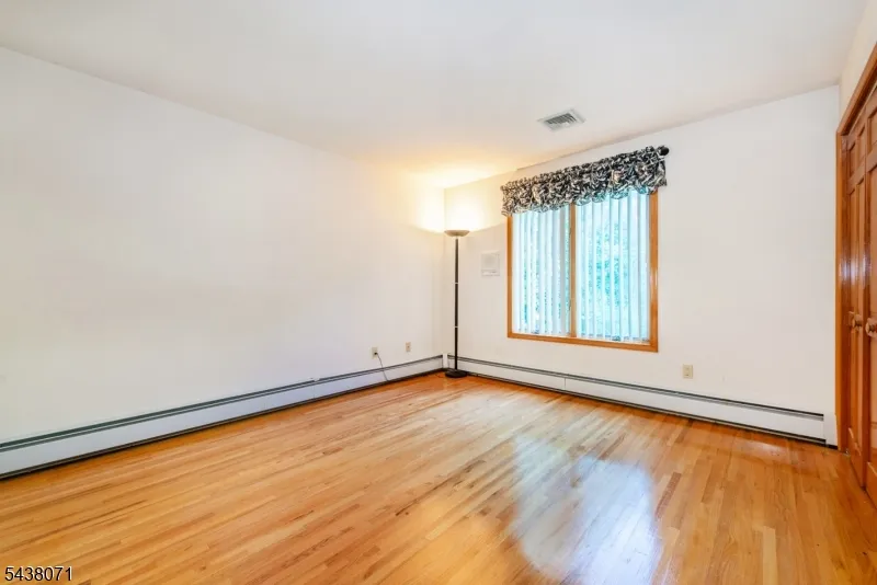 25 Wood Chase Ln Kinnelon, NJ 07405