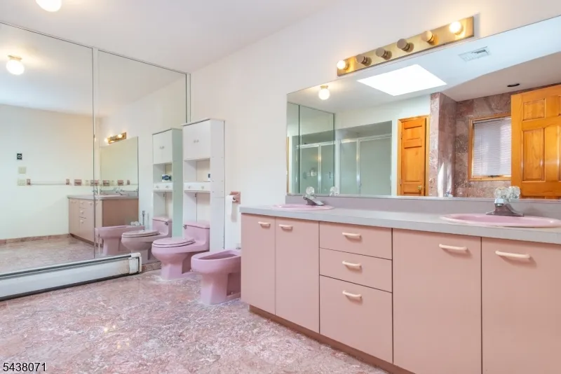 25 Wood Chase Ln Kinnelon, NJ 07405