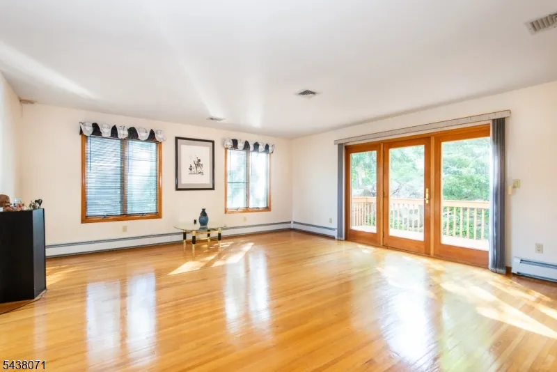 25 Wood Chase Ln Kinnelon, NJ 07405