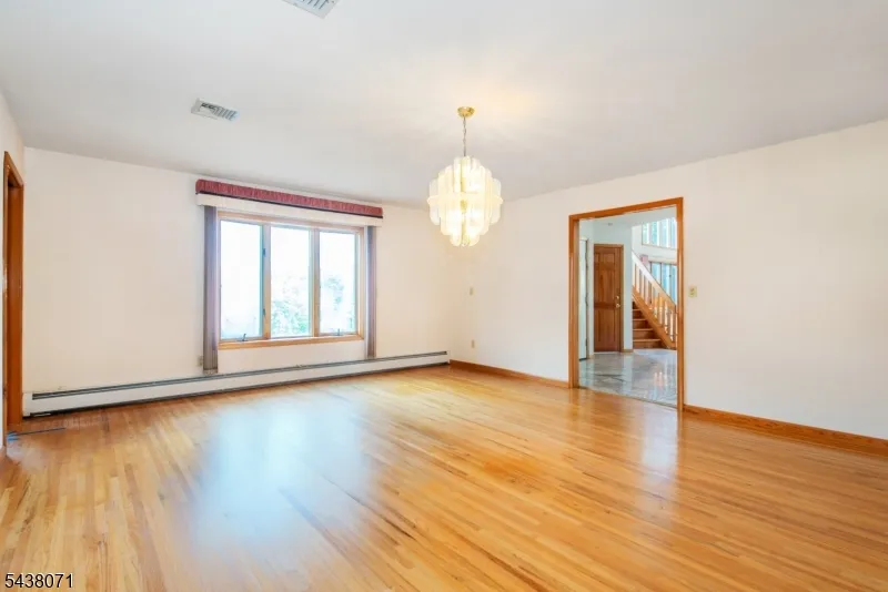 25 Wood Chase Ln Kinnelon, NJ 07405