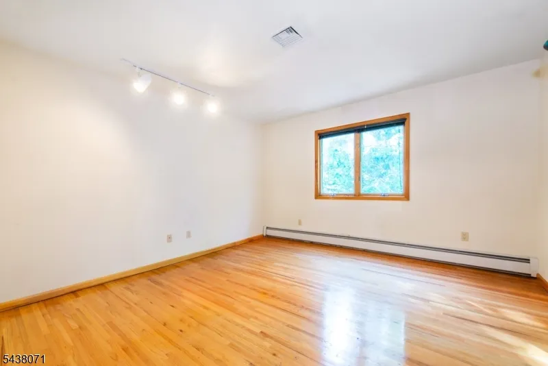 25 Wood Chase Ln Kinnelon, NJ 07405