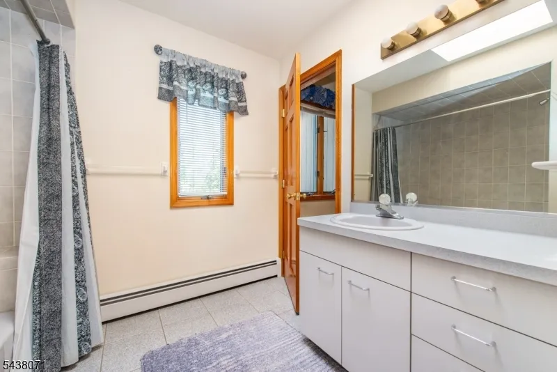 25 Wood Chase Ln Kinnelon, NJ 07405