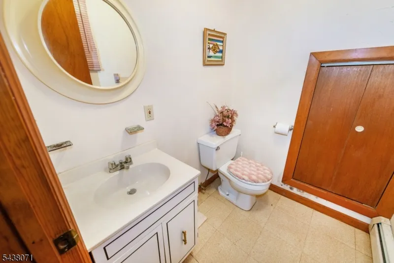 25 Wood Chase Ln Kinnelon, NJ 07405