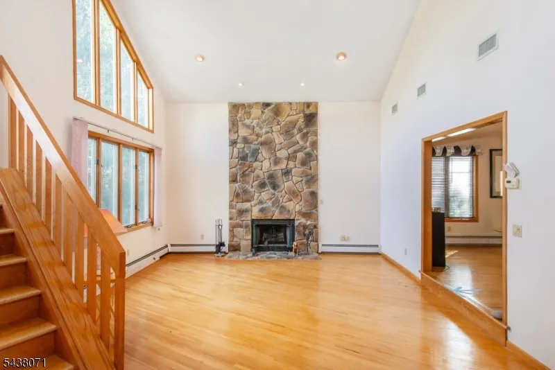 25 Wood Chase Ln Kinnelon, NJ 07405
