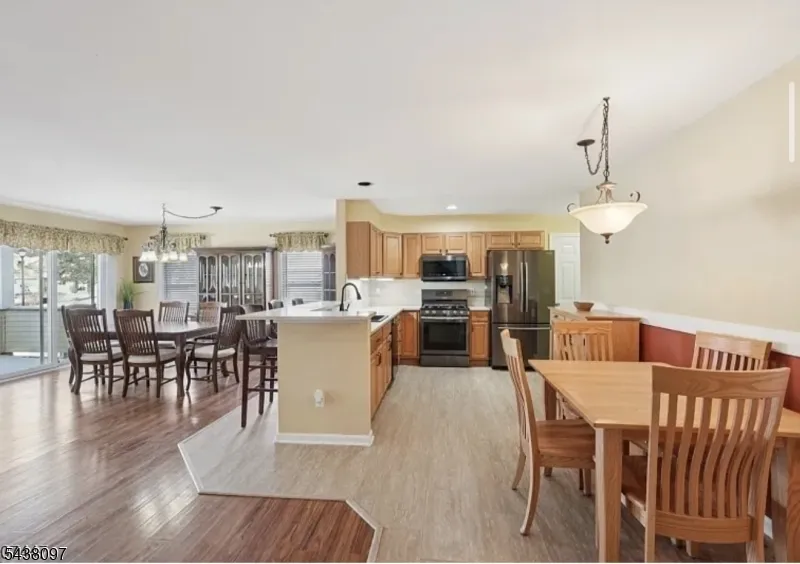 2 Caleb Ct Hardyston, NJ 07419