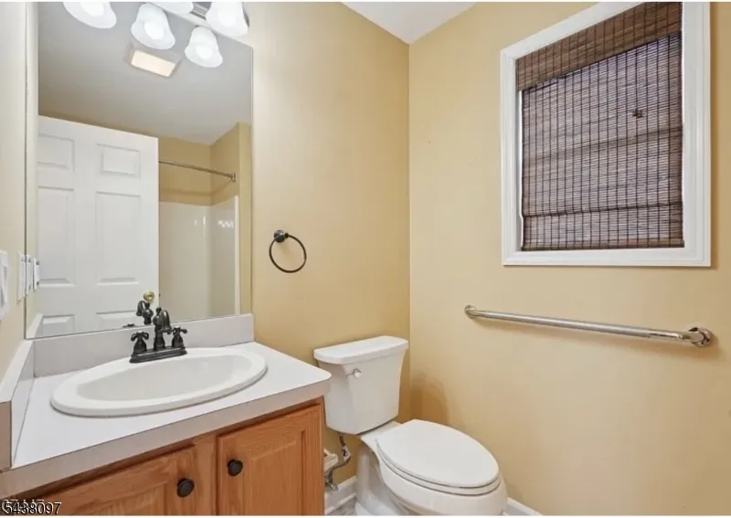 2 Caleb Ct Hardyston, NJ 07419