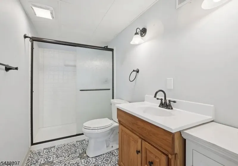 2 Caleb Ct Hardyston, NJ 07419
