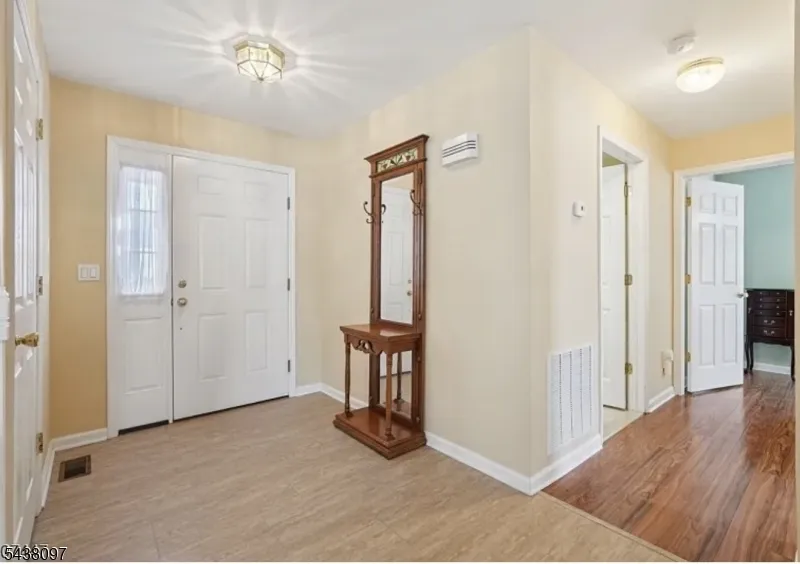 2 Caleb Ct Hardyston, NJ 07419