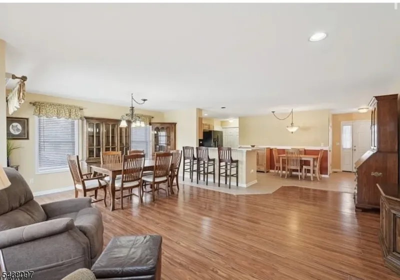 2 Caleb Ct Hardyston, NJ 07419