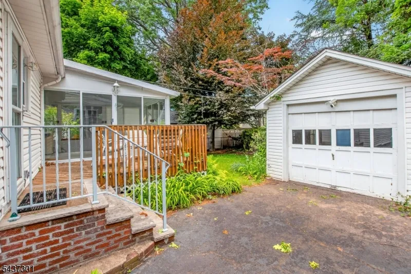 489 Maple Ave Teaneck, NJ 07666