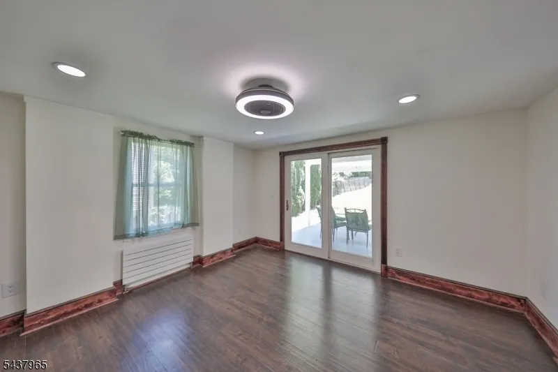 441 Maple Ave Pohatcong, NJ 08865