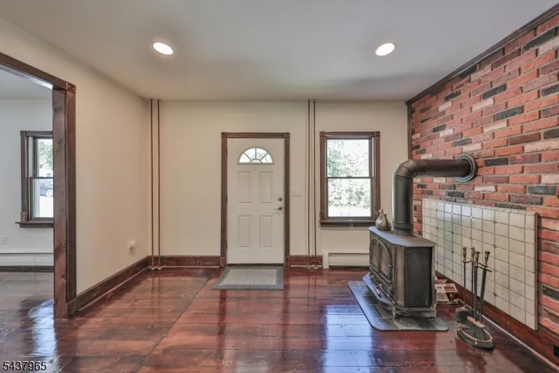 441 Maple Ave Pohatcong, NJ 08865