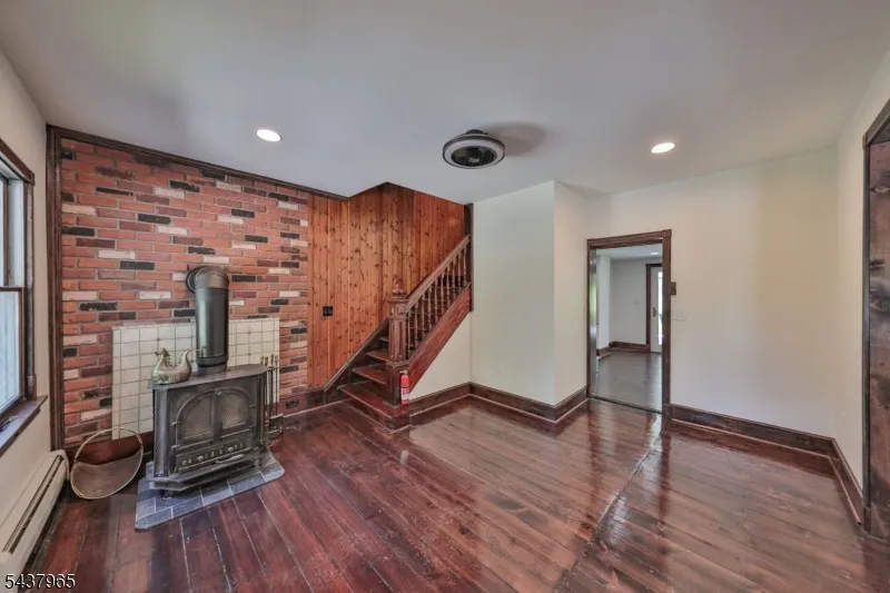 441 Maple Ave Pohatcong, NJ 08865