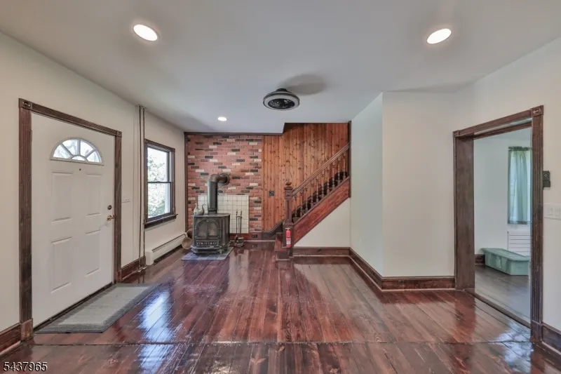 441 Maple Ave Pohatcong, NJ 08865