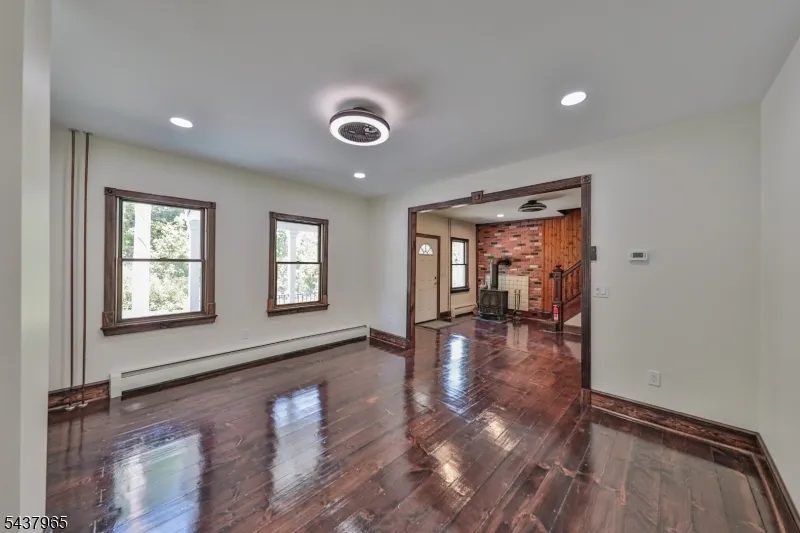 441 Maple Ave Pohatcong, NJ 08865