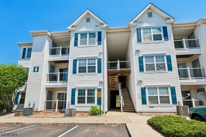 811 Waterford Dr Edison, NJ 08817