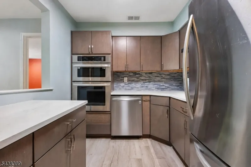 811 Waterford Dr Edison, NJ 08817