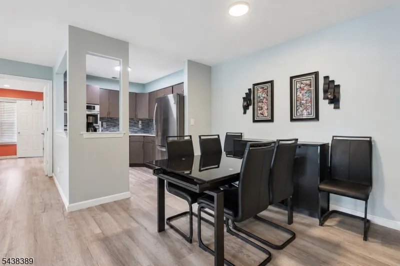 811 Waterford Dr Edison, NJ 08817