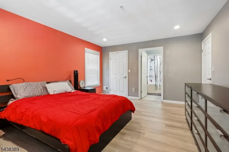 811 Waterford Dr Edison, NJ 08817